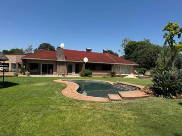 Spacious Family Home with Cottage for Sale in Marlborough