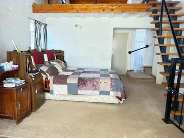 6 Bedroom House