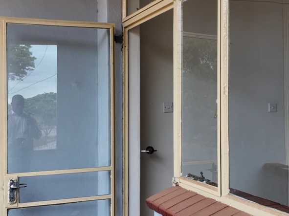 2 Bedroom Flat & Apartment