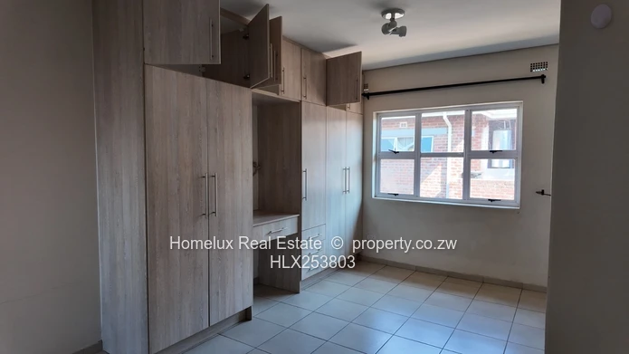 Neat 3 Bed Flat In Marborough To Rent 