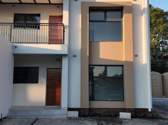 2 Bedroom Flat & Apartment