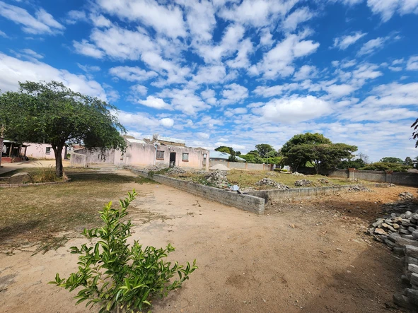 2549sqm Stand with  Cottage for Sale in Ruwa