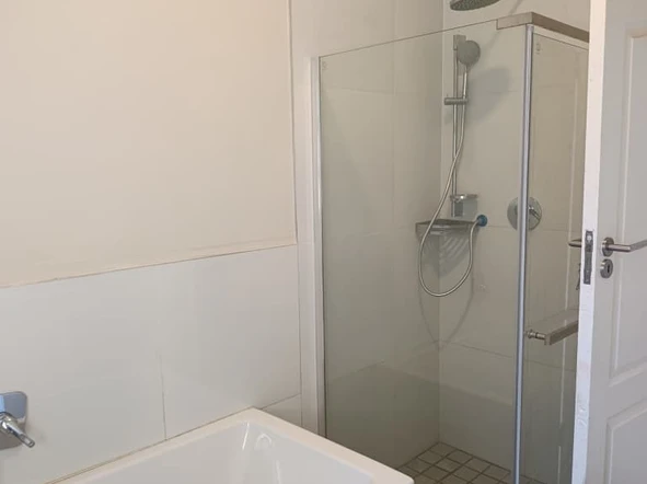 3 Bedroom Flat & Apartment