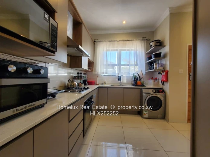 Exquisite 3 Bed Garden Flat In Greendale To Rent 
