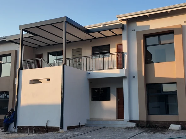 2 Bedroom Flat & Apartment