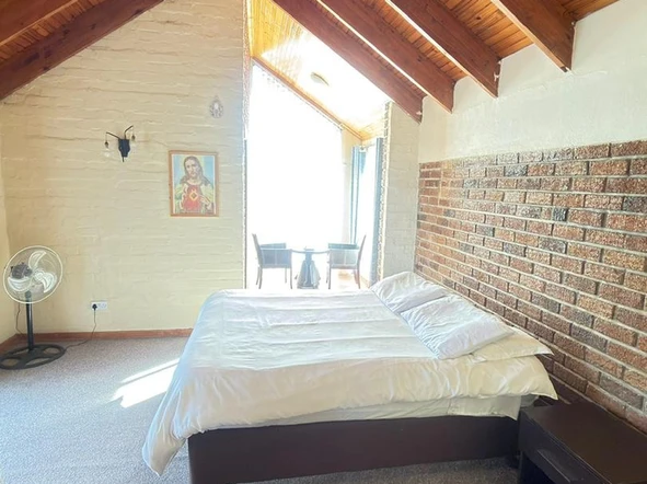 6 Bedroom House