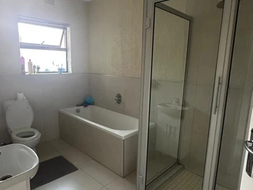 3 Bedroom Flat & Apartment