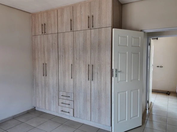 3 Bedroom Flat & Apartment