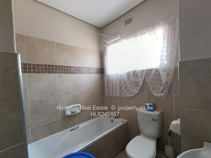 Modern 3-Bedroom Apartment in Prime Marlborough Location – $650 (Sole Mandate)