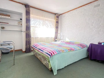 6 Bedroom House