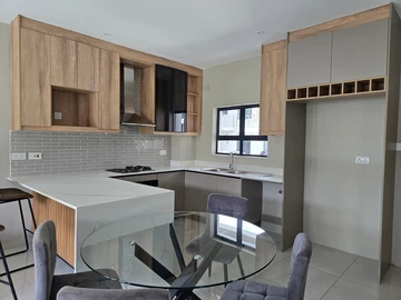 2 Bedroom Flat & Apartment