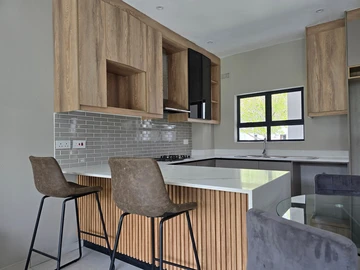 2 Bedroom Flat & Apartment