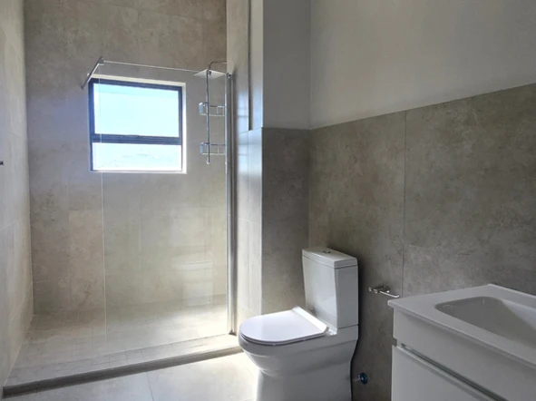3 Bedroom Flat & Apartment