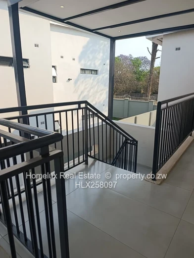 Stylish Furnished 3-Bed Unit in Highlands, Minutes from Highland Park