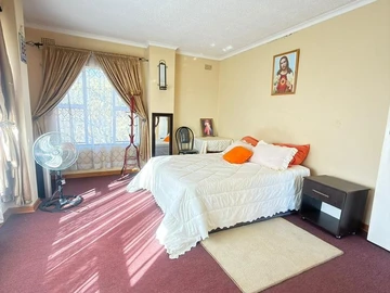 6 Bedroom House
