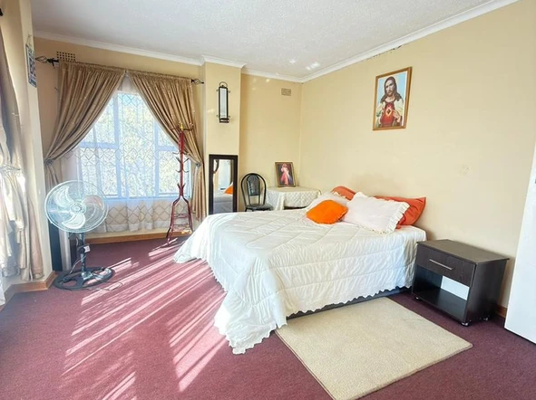 6 Bedroom House