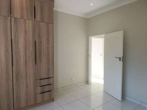 3 Bedroom Flat & Apartment