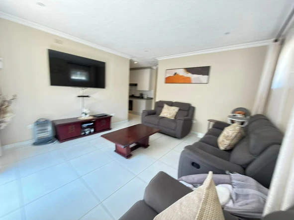 2 Bedroom Flat & Apartment