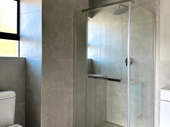 2 Bedroom Flat & Apartment