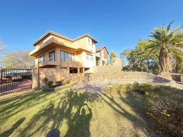 6 Bedroom House