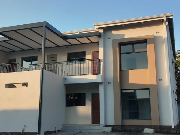 2 Bedroom Flat & Apartment