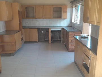 6 Bedroom House