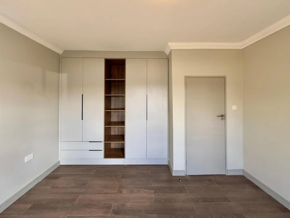 2 Bedroom Flat & Apartment