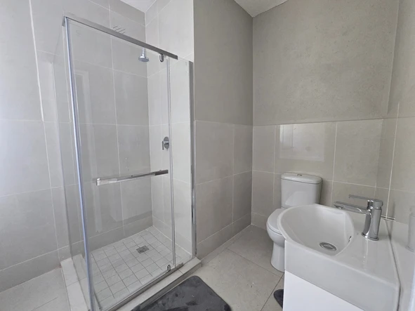 2 Bedroom Flat & Apartment
