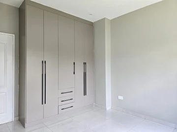 2 Bedroom Flat & Apartment
