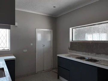 3 Bedroom Flat & Apartment