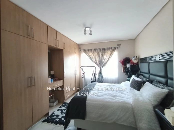 Modern 3-Bedroom Apartment in Prime Marlborough Location – $650 (Sole Mandate)