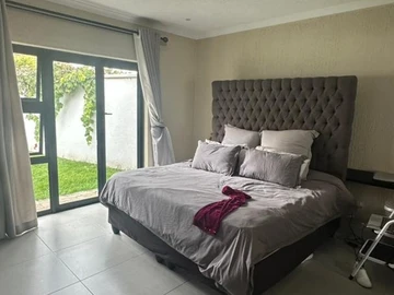3 Bedroom Flat & Apartment