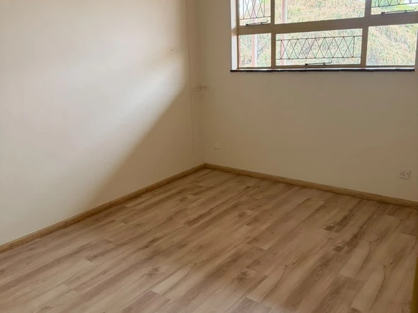 2 Bedroom Flat & Apartment