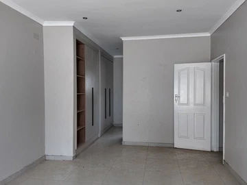 3 Bedroom Flat & Apartment