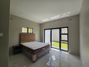 2 Bedroom Flat & Apartment