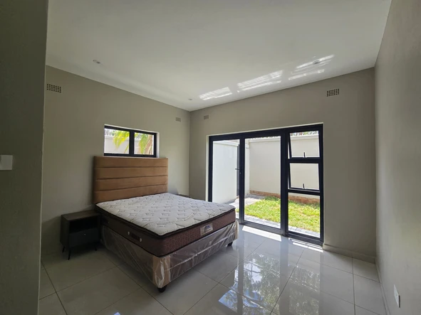2 Bedroom Flat & Apartment