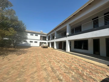 6 Bedroom Flat & Apartment