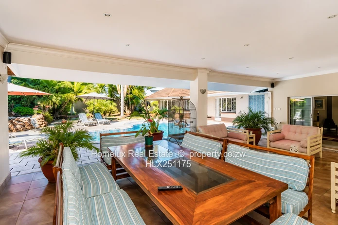 Boscobel Drive East – Luxury 4-Bedroom Family Home on 1 Acre