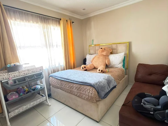 2 Bedroom Flat & Apartment