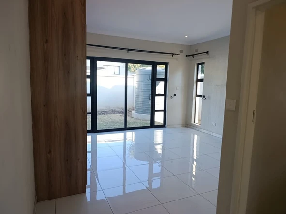 3 Bedroom Flat & Apartment
