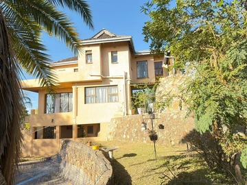 6 Bedroom House