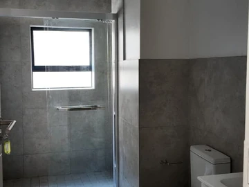 2 Bedroom Flat & Apartment