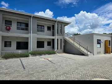 2 Bedroom Flat & Apartment