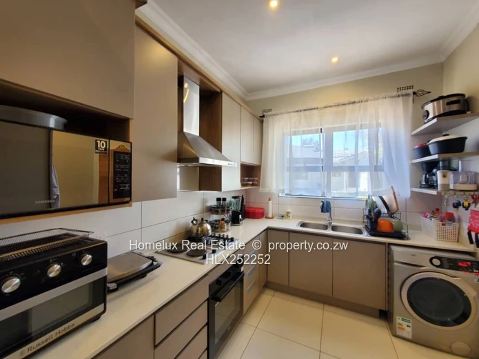 Exquisite 3 Bed Garden Flat In Greendale To Rent 