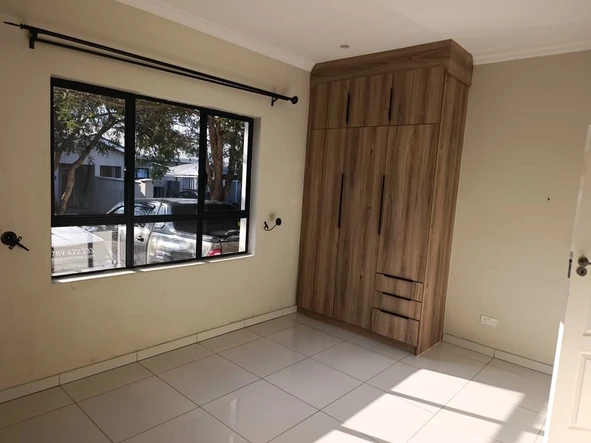 3 Bedroom Flat & Apartment