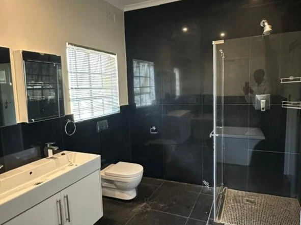 3 Bedroom Flat & Apartment