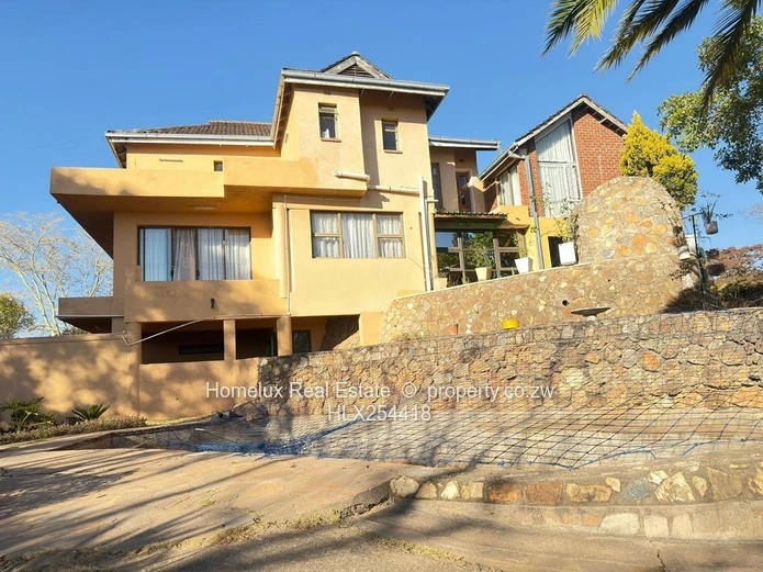 Breathtaking mansion in Glen Lorne